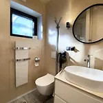 Apartment Luxusni V Praze Klanovicich Na Zahrade, 20 Minut Do Centra Prahy Sestajovice