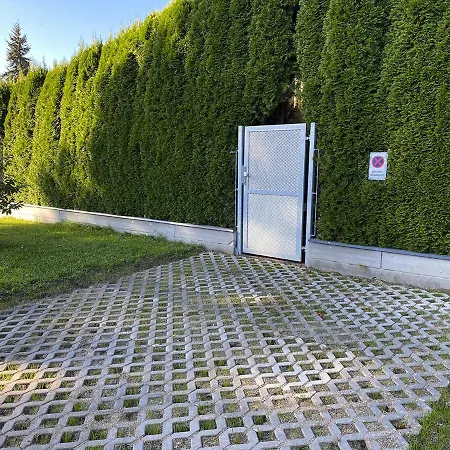 Luxusní V Praze Klánovicích Na Zahradě, 20 Minut Do Centra Prahy