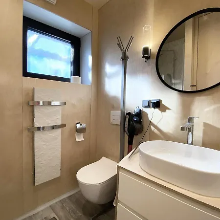 Apartment Luxusni V Praze Klanovicich Na Zahrade, 20 Minut Do Centra Prahy Sestajovice