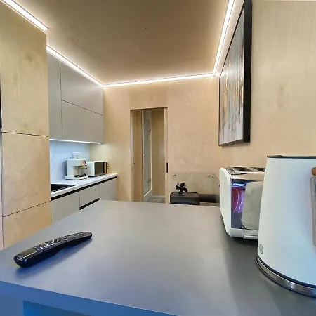Apartment Luxusni V Praze Klanovicich Na Zahrade, 20 Minut Do Centra Prahy Sestajovice
