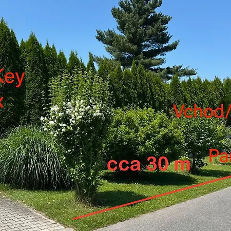 Luxusní V Praze Klánovicích Na Zahradě, 20 Minut Do Centra Prahy *