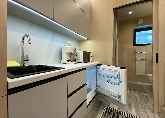 Luxusni V Praze Klanovicich Na Zahrade, 20 Minut Do Centra Prahy 아파트